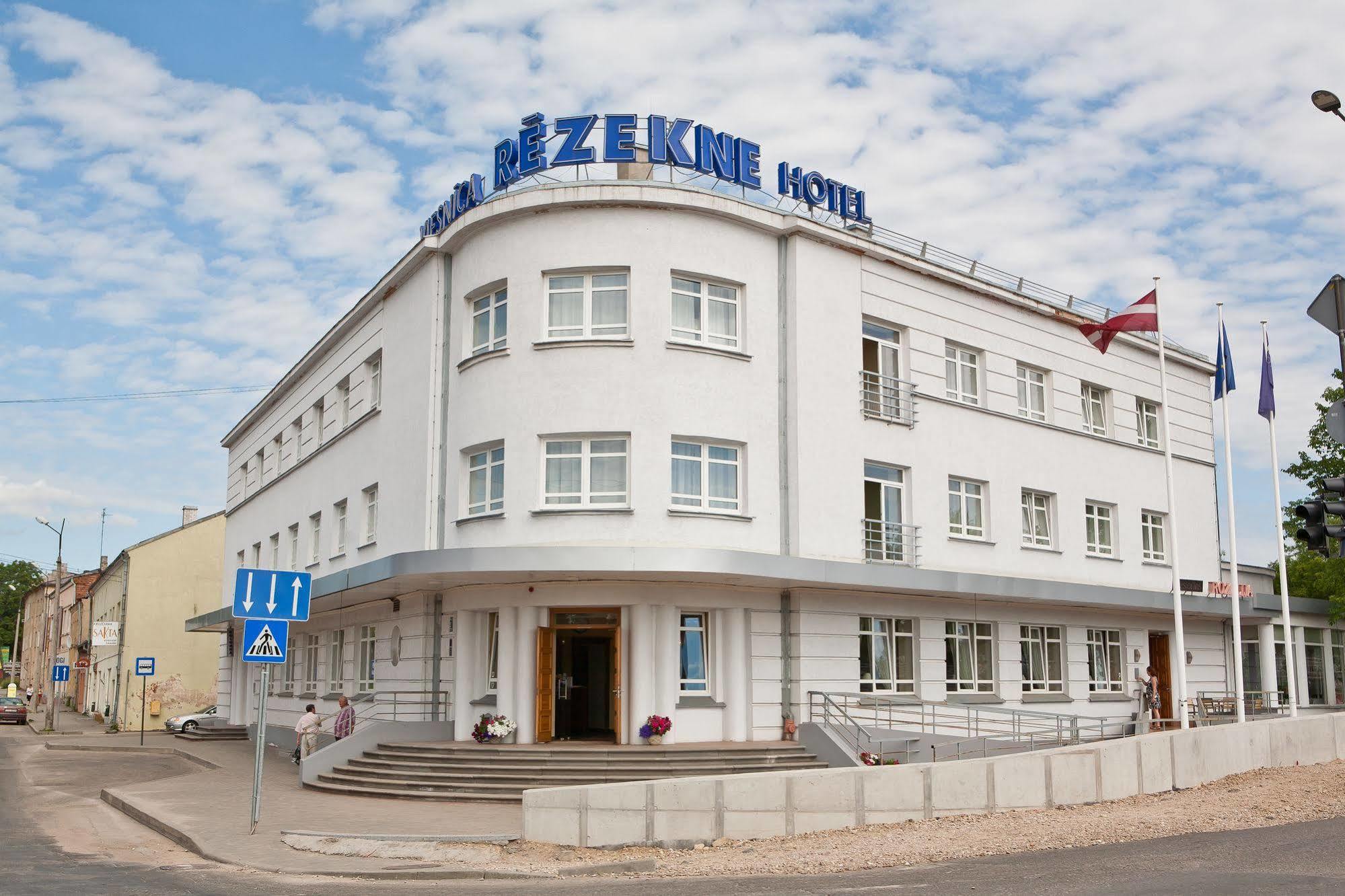 Kolonna Hotel Rēzekne エクステリア 写真